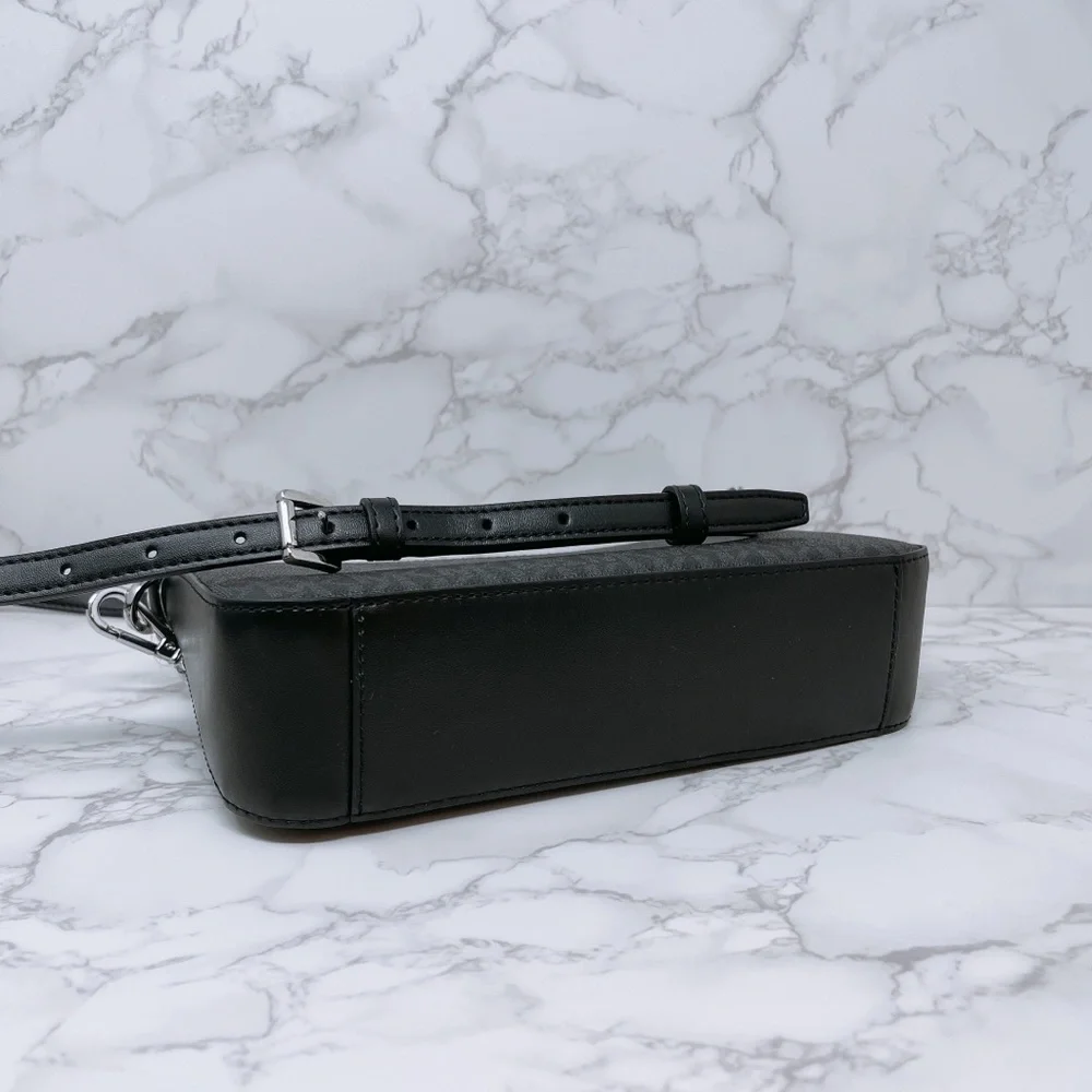 Michael Kors zip crossbody - Picture 7 of 7